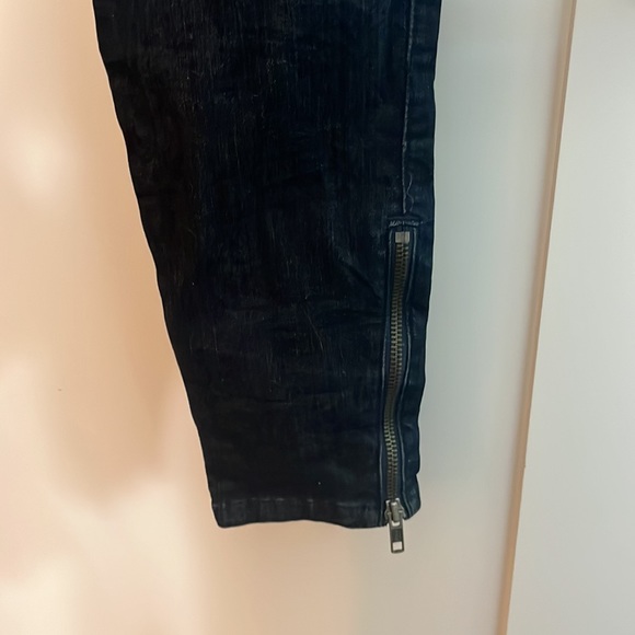 GUESS skinny moto jeans with great details! - Picture 4 of 5